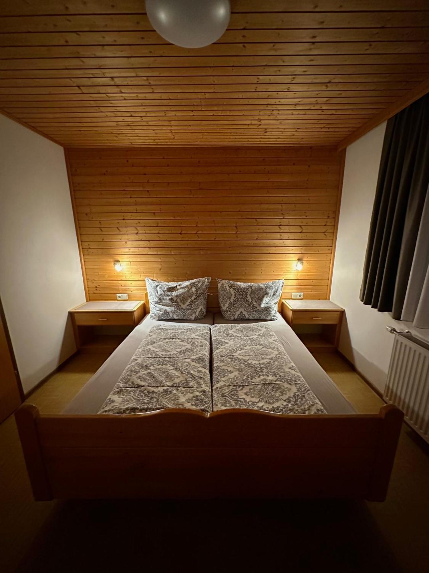 Haus Saxer Apartment มีเดอร์ส ภายนอก รูปภาพ