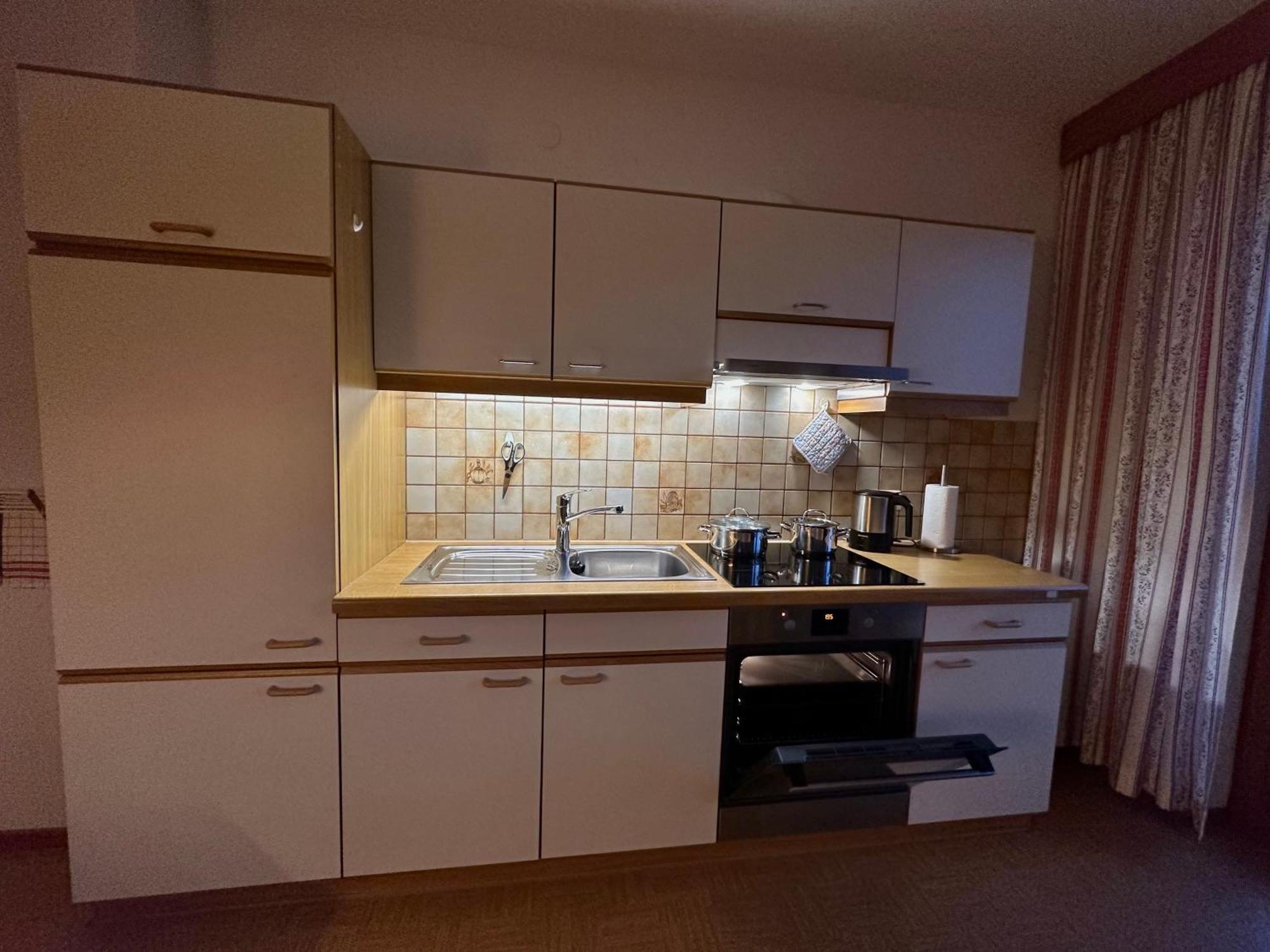 Haus Saxer Apartment มีเดอร์ส ภายนอก รูปภาพ