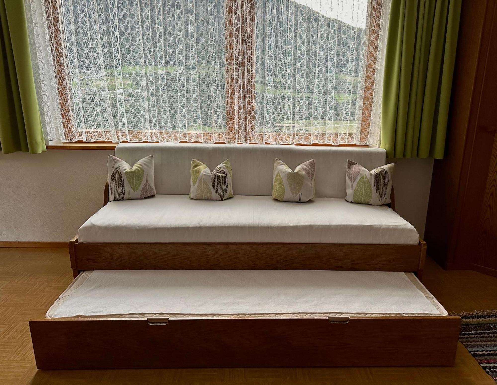 Haus Saxer Apartment มีเดอร์ส ภายนอก รูปภาพ